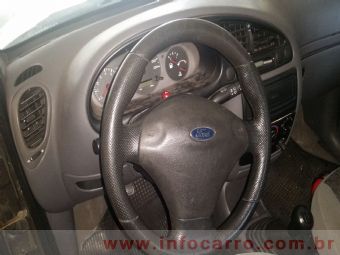 Ford-Fiesta-Sedan-street-1.0-rocam-2001