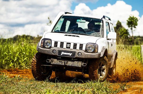 Testamos o Suzuki Jimny - Modelo  um dos 4x4 mais acessveis e valente do pas