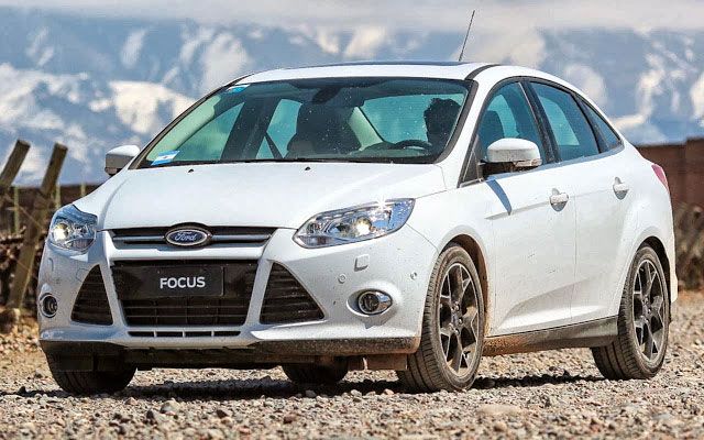 Focus supera o Cruze e j ameaa o Golf - Veja grfico comparativo com as vendas dos 3 modelos