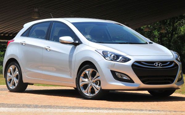Hyundai i30 com novo motor - Modelo chega com motor 1.8 e preço de R$ 69.900