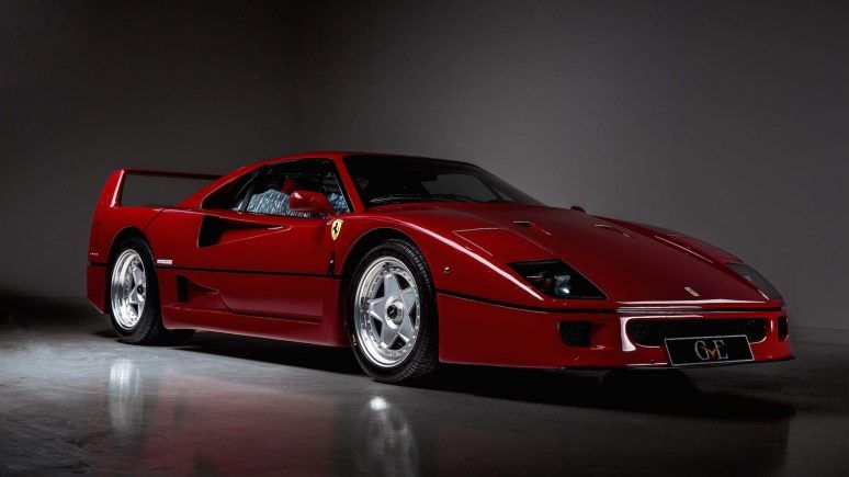 Ferrari F40 - que foi de Eric Clapton está à venda.