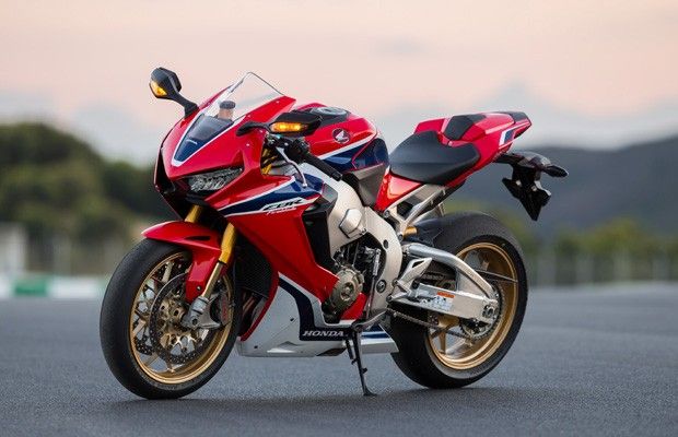 Teste: Honda CBR RR FIREBLADE. - destaque  a eletrnica, que garante uma pilotagem segura.