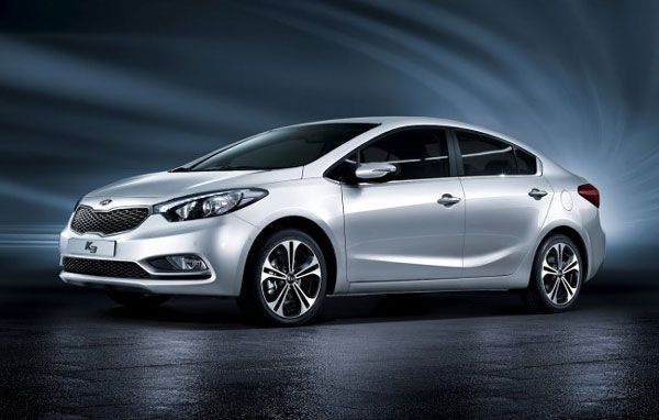 Novo Cerato cresce e fica mais moderno - Modelo tem a funo de ser o carro-chefe da Kia no Brasil