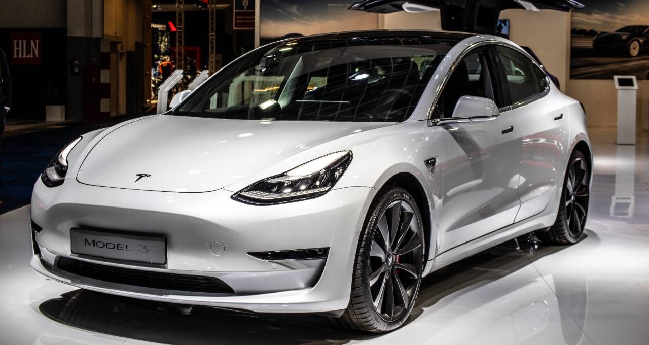 Saiba como ter um - Tesla sem precisar comprar um.