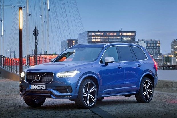 Sueco Volvo XC90 R-Design Hbrido - pe pimenta na briga com o rival Britnico Range Rover Velar.
