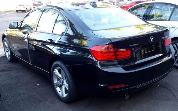 BMW 320i Active Flex 2015 - Carro tem desconto de R$ 12.000