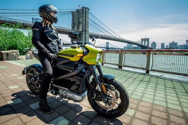 Primeira moto eltrica da Harley-Davidson, - Livewire tem desempenho de superesportiva.