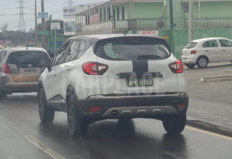 Flagra: Renault Captur - j roda limpinho em testes finais no Brasil.