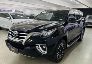 Toyota Hilux SW4 2.8 4P SRX 4X4 TURBO DIESEL AUTOMTICO Diesel 2020