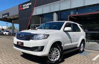 Toyota Hilux SW4 16V 4P SRV 4X4 7 LUGARES TURBO DIESEL AUTOMTICO Diesel 2015